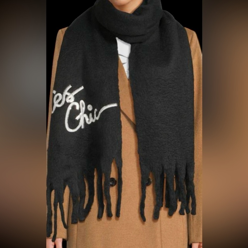 Karl Lagerfeld black white Tres chic knit fringe scarf